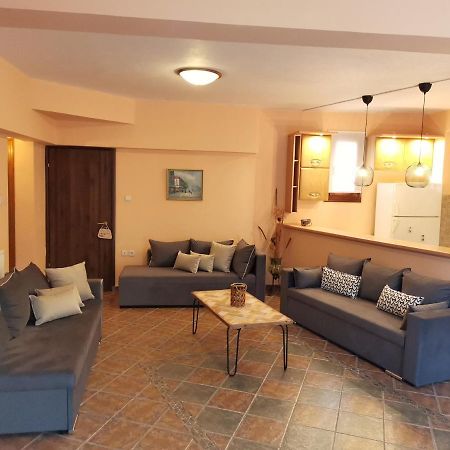Christie'S Ground Floor Apartment By The Sea Kato Gatzea Exteriör bild